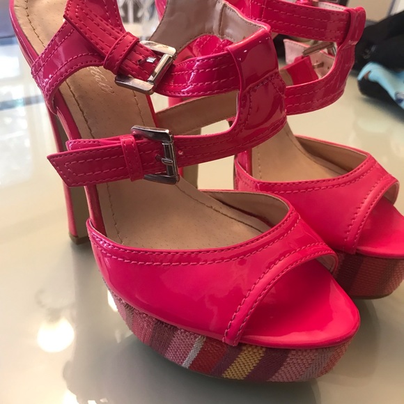 Very beautiful pair of heels, glossy pink. - Picture 4 of 7